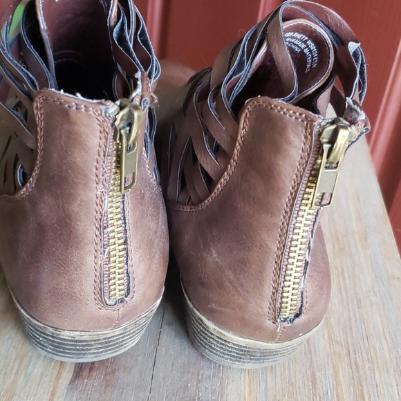 Boots - Picture 3 of 3